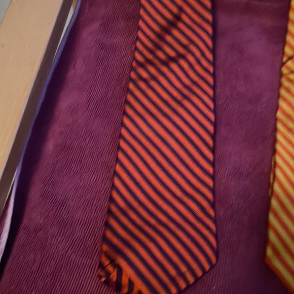 Lot of 3 Brooks Brothers ties - Picture 2 of 8